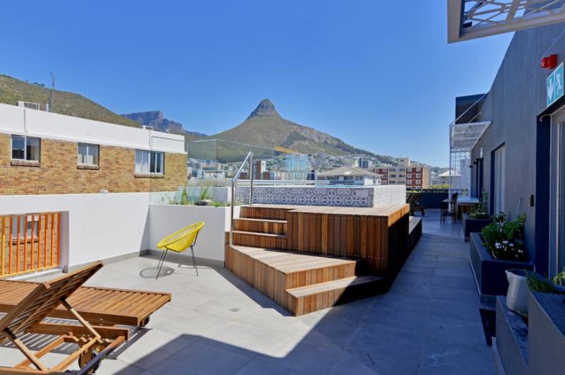 2 Bedroom Property for Sale in Sea Point Western Cape